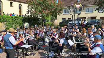 Tagwache in Haiterbach: Mit flotter Marschmusik ziehen sie ab 5.30 Uhr durch die Stadt