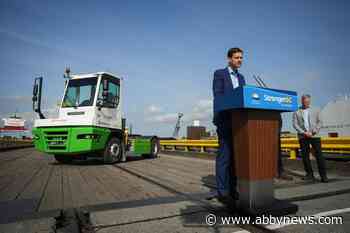 Mechanical podium, playfully dubbed ‘explodium,’ aims to even B.C.’s political field