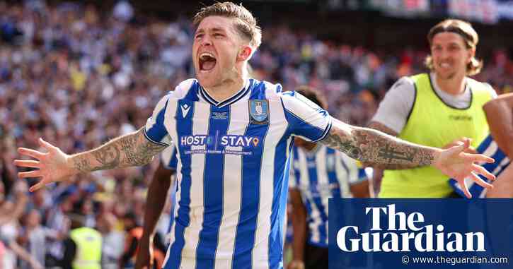 Sheffield Wednesday promoted after last-gasp goal sinks Barnsley
