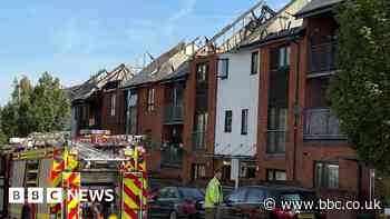 Basingstoke: Fire damages building in Oakridge Road