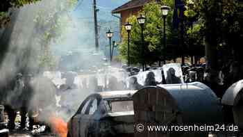 Eskalation im Kosovo: Nato-Soldaten mit Brandsätzen attackiert - Putins Medien und Djokovic springen auf