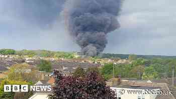 Eastwood: Crews tackle warehouse blaze near Southend-on-Sea