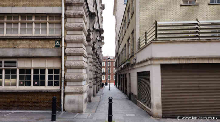 London’s Alleys: Piccadilly Place, W1