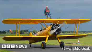 Sunderland woman does wing walk after friend's cancer shock