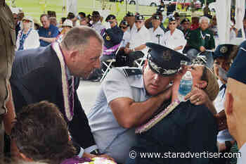 Governor aids woman with seizure during Memorial Day ceremony