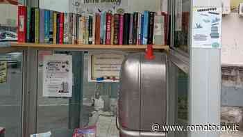 Torre Maura, nel quartiere senza biblioteca le cabine del telefono diventano librerie per tutti