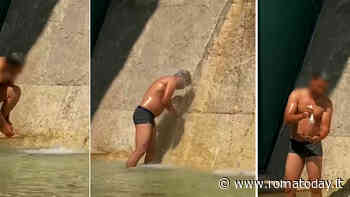 VIDEO | Bagno e shampoo nella fontana dell'aeroporto di Fiumicino