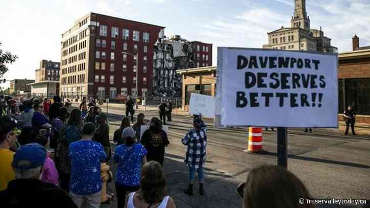 Mayor: 5 unaccounted for including 2 likely in wreckage of collapsed Iowa apartment building