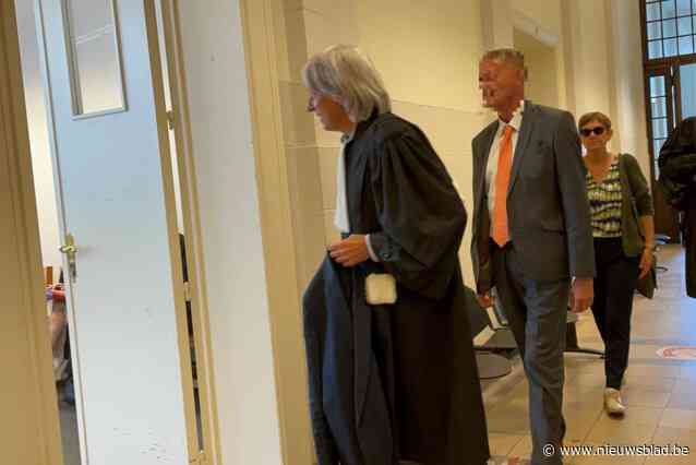 Walter Van Steenbrugge pleit de vrijspraak voor korpschef Luc Lacaeyse: “Op onwettelijke manier iemand kapot gemaakt”