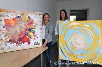 Kathrin Wolters stellt ihre vielfältige Kunst im Rathaus Spenge aus