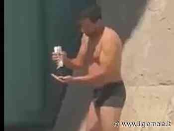 Doccia in mutande nella fontana di Fiumicino, immortalato all’aeroporto