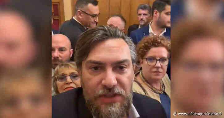 “È un furto di democrazia, vogliono dare un seggio a FI”: il M5s occupa la Giunta per elezioni. Voto rinviato di una settimana