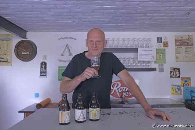 Hobbybrouwers Paul (57) en Bart (64) laten liefhebbers van drie eigen biertjes proeven op zomerterras: “De lokale slager gebruikt onze brouwsels intussen ook in zijn bereidingen”