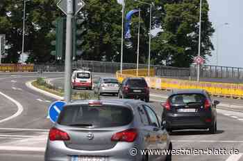 Frühstart: Die ersten Autos rollen über die neue Bahnhofsbrücke in Paderborn