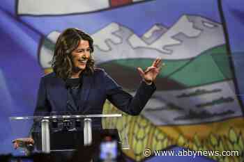 What a Danielle Smith win in Alberta means for federal Liberals and Conservatives