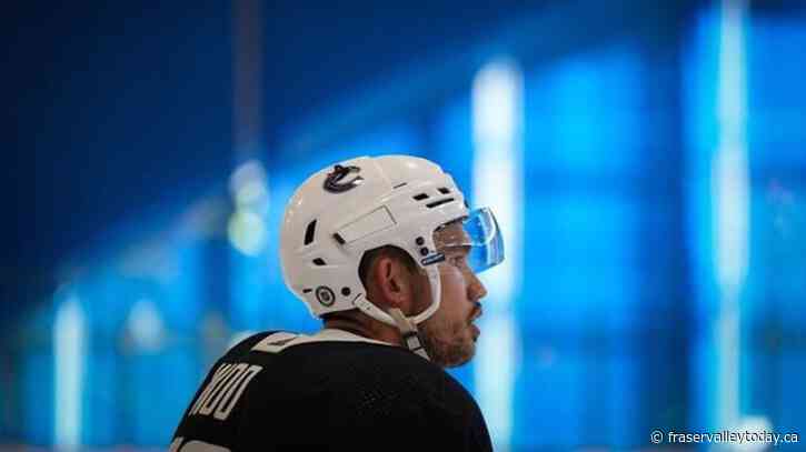 Vancouver Canucks sign defenceman Jett Woo to one-year contract