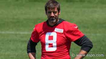 Jets optimistic on Rodgers' calf, RB Hall's rehab