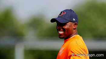 Houston Texans wear orange shirts at OTAs to bring awareness to gun violence