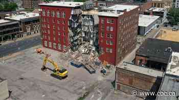 Iowa rescuers rush to find survivors after apartment's partial collapse