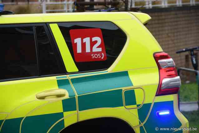 Vijftiger wordt onwel en komt met wagen in beek terecht