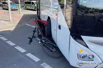 Busfahrer missachtet Vorfahrt - Rad mit Kinderanhänger eingequetscht