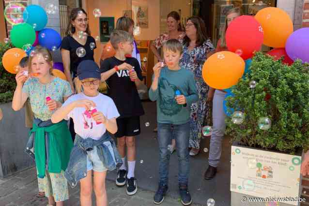 Huis van het Kind krijgt rookvrije zone: “Liever bellen blazen dan rook”