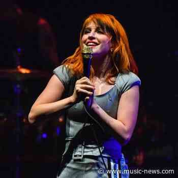 Paramore's Hayley Williams breaks up fight mid-concert