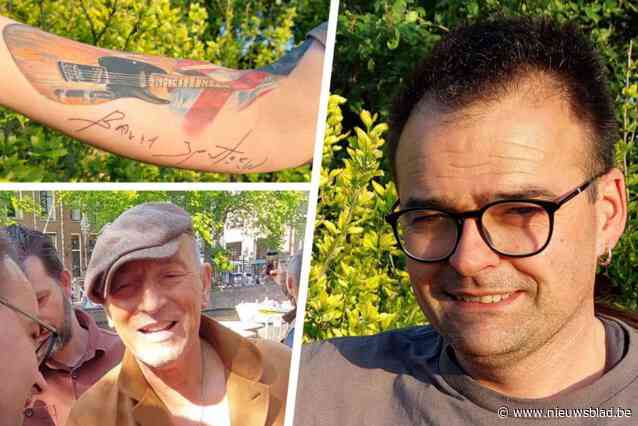 Superfan Ralph (45) laat handtekening van Bruce Springsteen vereeuwigen op zijn arm: “Zónder ontsmetting, om de inkt te beschermen”