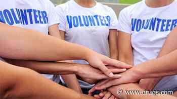 Helping Others as Volunteers Helps Kids 'Flourish': Study