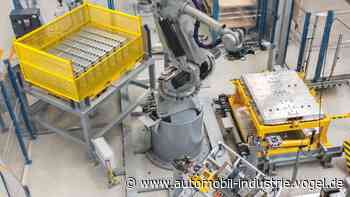 Roboterzelle zerlegt Batterien automatisch