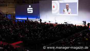 EZB: Zinserhöhungsserie muss laut Christine Lagarde trotz sinkender Inflation weitergehen