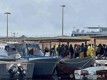 Calano gli sbarchi. Ma sui migranti resta il braccio di ferro con la Ue