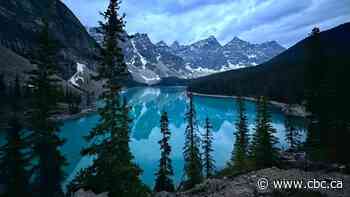 Shuttle service begins for Moraine Lake visitors, Parks Canada ban on private vehicles in effect