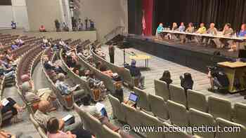 Newtown School Board Votes to Keep Controversial Books