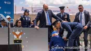 Stolpernder Präsident: Biden stürzt bei Absolventenfeier