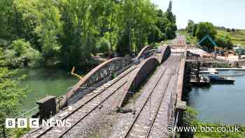 Work to repair unsafe Nuneham Viaduct 'on target'