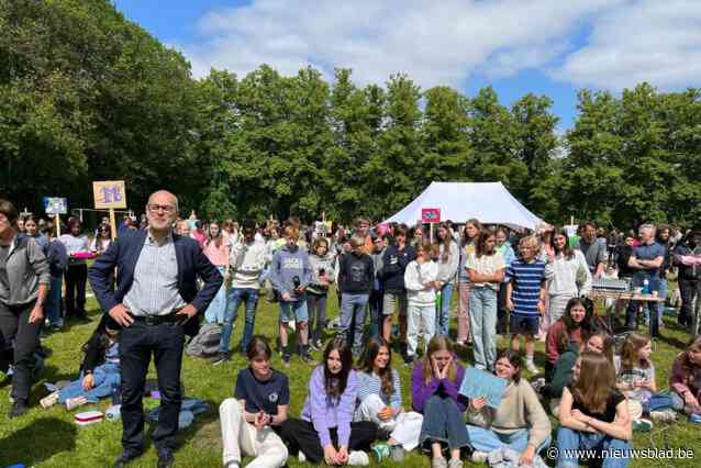 Sint-Jozefcollege neemt afscheid van geliefde directeur Bart Meurisse: “Zijn deur stond altijd open voor iedereen”