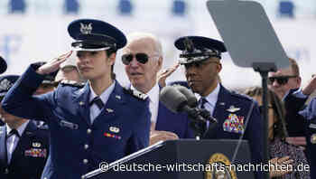 Der stolpernde Präsident: Biden stürzt auf Bühne bei Absolventenfeier