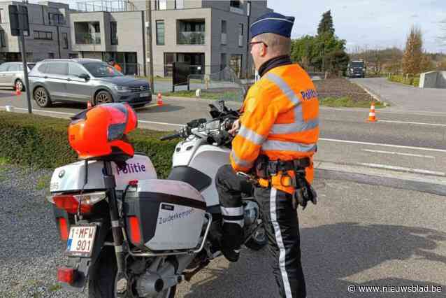 Politie controleert op drugs in voertuigen