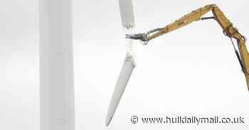 One of Hull's most familiar landmarks dismantled - 10 months after fire