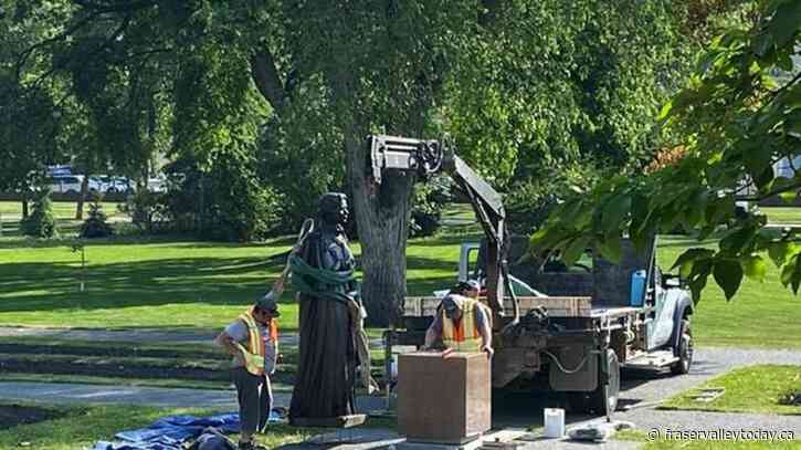 Statue of Queen Elizabeth repaired and reinstalled, two years after vandalism