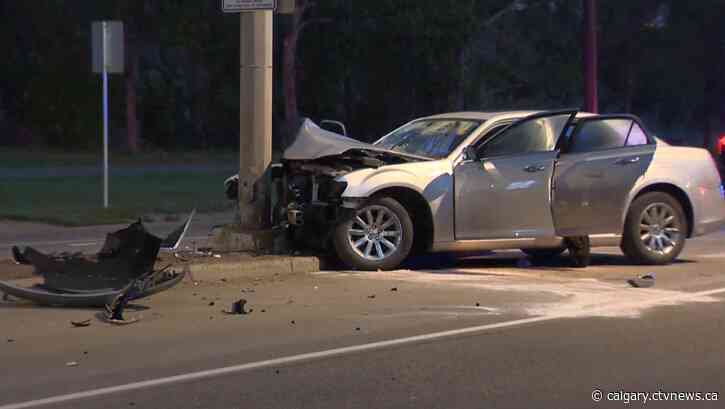 2 women in hospital after early morning crash in northwest Calgary