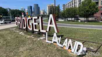 Calgary councillor looking for solutions for unkempt community signs