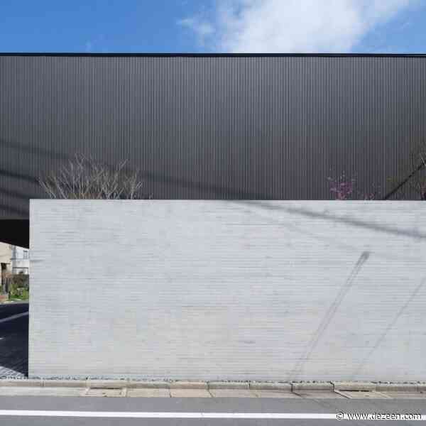 Apollo Architects & Associates create home from stacked volumes in Tokyo
