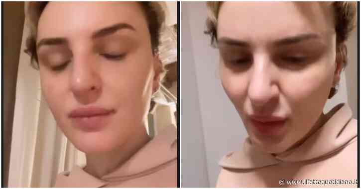 Arisa in lacrime: “Sono brutta, canto di m***a, mi trucco di m***a. Ho spento la tv perché non mi posso vedere” – VIDEO