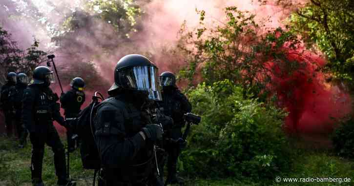 Zusammenstöße zwischen Polizei und Demonstranten in Leipzig
