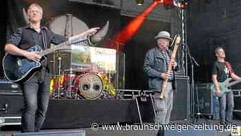Wikinger feiern im Gifhorner Schlosshof mit Torfrock