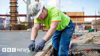 Strong job gains in US add to economic puzzle