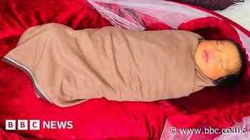 Sudan conflict: Caesarean by phone light - giving birth in a warzone