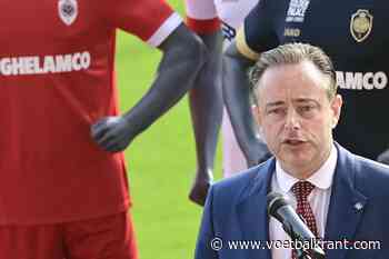 Bart De Wever erkent pijnlijke voetbalfout die hij maakte in het verleden: &quot;Dat klonk mij als muziek in de oren&quot;
